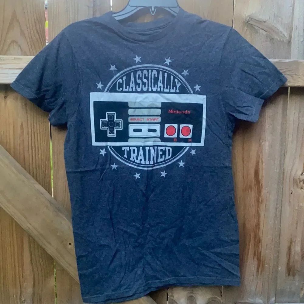 Nintendo tee sz. S
